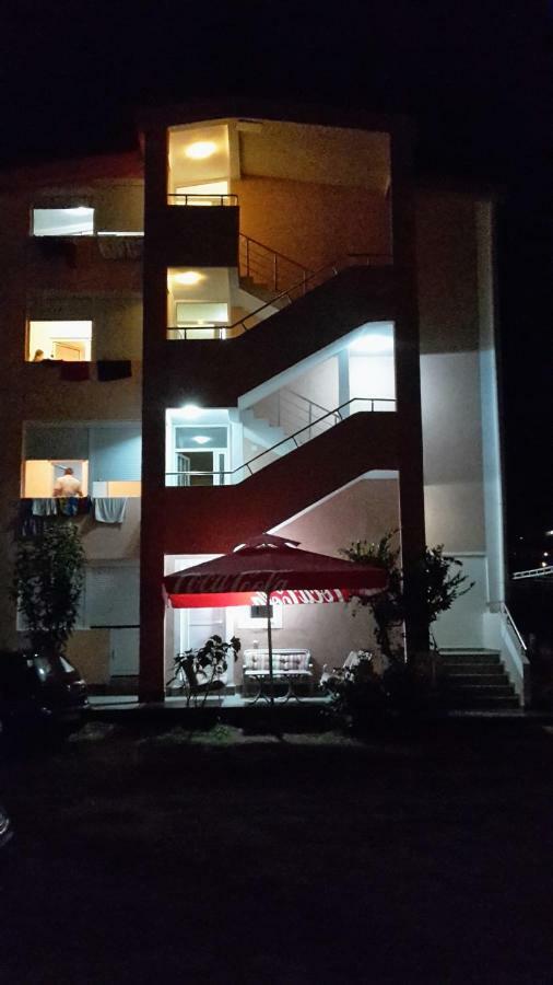 Apartments Music Sutomore Exterior photo